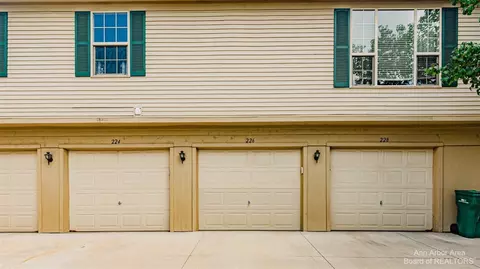 226 Commons, Saline, MI 48176 photo 22