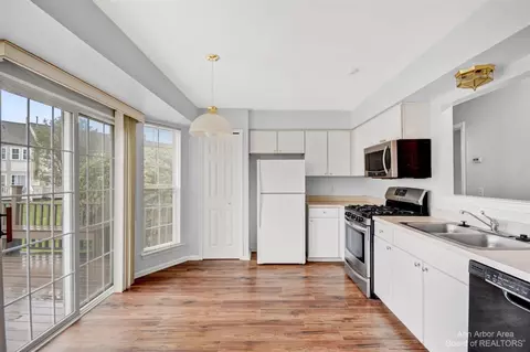 4379 W Hunters, Canton, MI 48188 photo 5