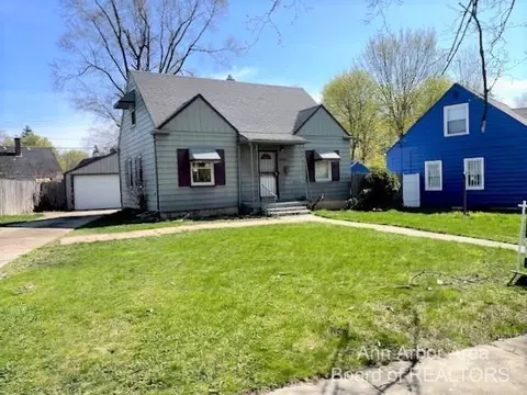 2352 Copeman, Flint, MI 48504