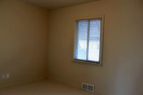 26871 Syracuse, Warren, MI 48091 photo 5