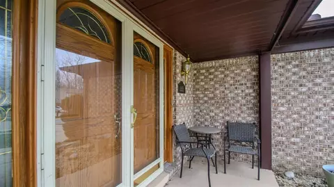 46351 Bartlett, Canton, MI 48187 photo 3