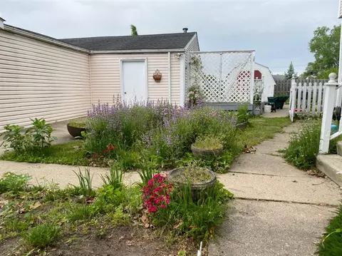 96 E Columbia, Belleville, MI 48111 photo 41