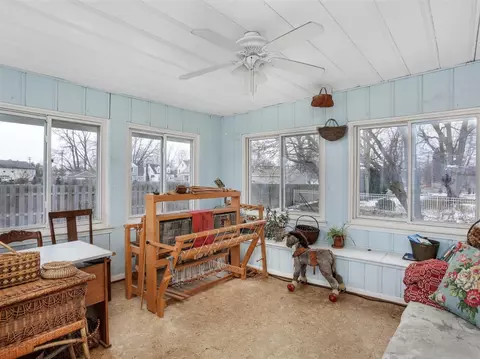 96 E Columbia, Belleville, MI 48111 photo 33