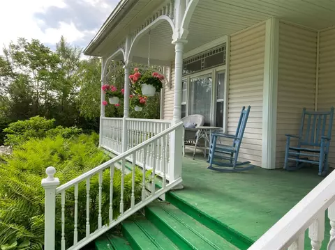 96 E Columbia, Belleville, MI 48111 photo 3