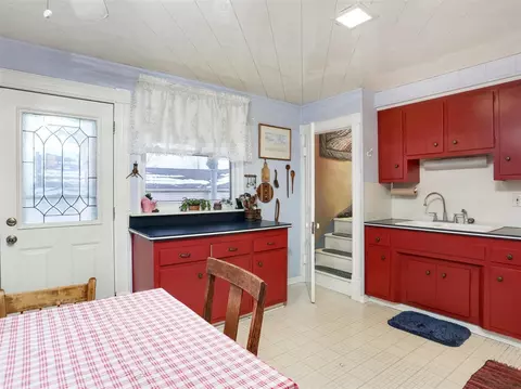 96 E Columbia, Belleville, MI 48111 photo 22