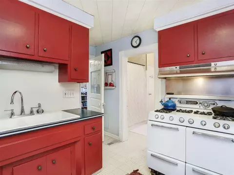 96 E Columbia, Belleville, MI 48111 photo 18