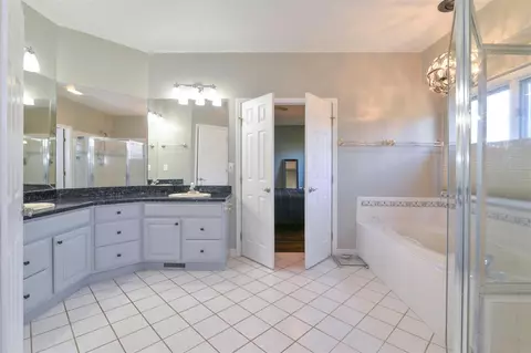 8455 S Ridge Dr, Howell, MI 48843 photo 34