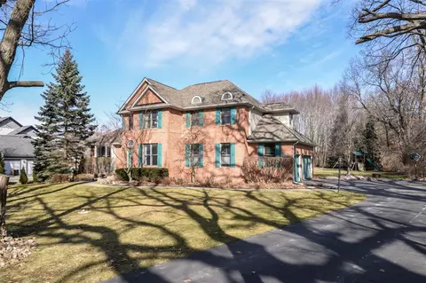 8455 S Ridge Dr, Howell, MI 48843 photo 2