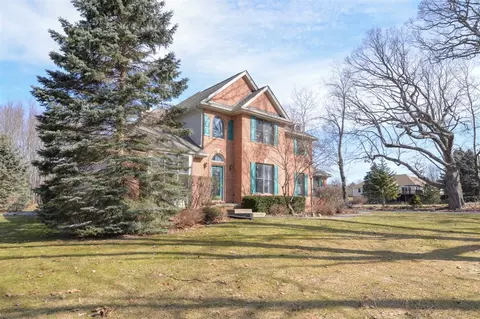 8455 S Ridge Dr, Howell, MI 48843 photo 4