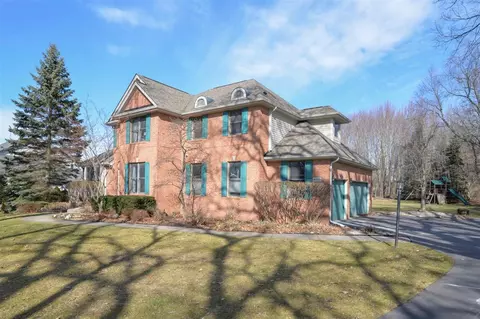 8455 S Ridge Dr, Howell, MI 48843 photo 3