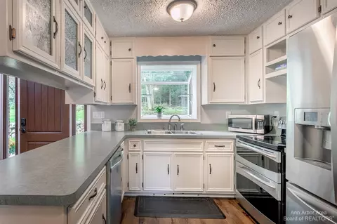 2419 Oltesvig, Highland, MI 48357 photo 6