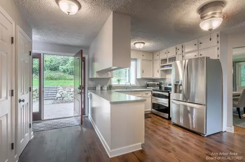 2419 Oltesvig, Highland, MI 48357 photo 5