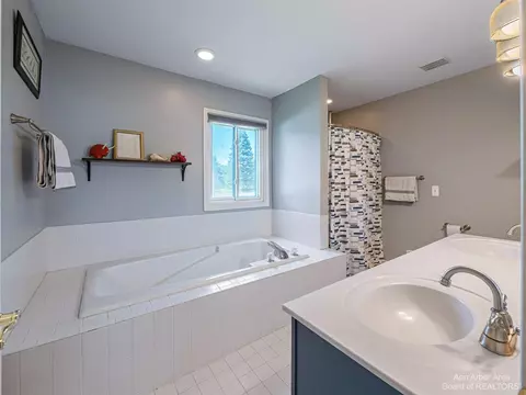 1346 N Hidden Crk, Saline, MI 48176 photo 19