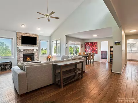 1346 N Hidden Crk, Saline, MI 48176 photo 6