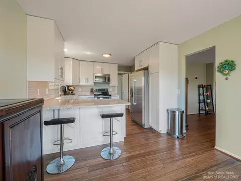 1346 N Hidden Crk, Saline, MI 48176 photo 10