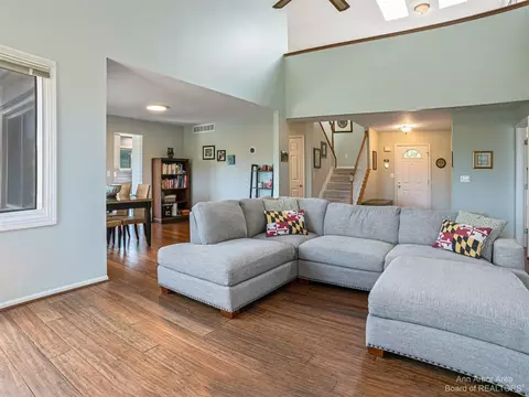 1346 N Hidden Crk, Saline, MI 48176 photo 7