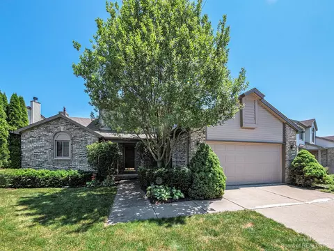 1346 N Hidden Crk, Saline, MI 48176 photo 3