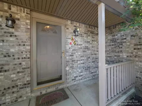 1346 N Hidden Crk, Saline, MI 48176 photo 4