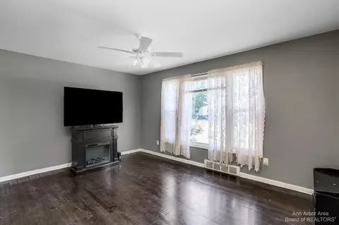 29415 Van Riper, Flat Rock, MI 48134 photo 6