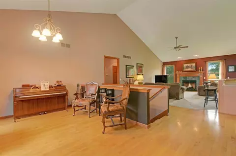 8429 Foldenauer, Howell, MI 48843 photo 3