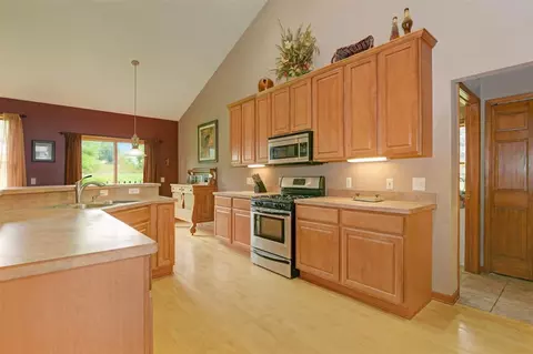 8429 Foldenauer, Howell, MI 48843 photo 4