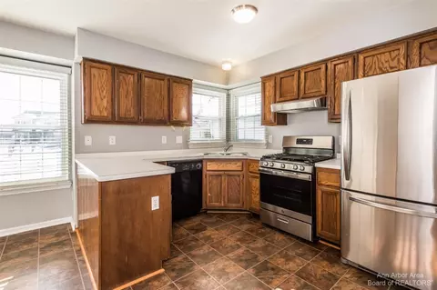 44618 Cranbrook, Canton, MI 48188 photo 2