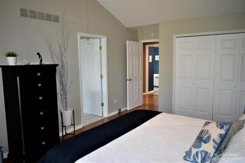 715 Prince Edward, Howell, MI 48843 photo 17