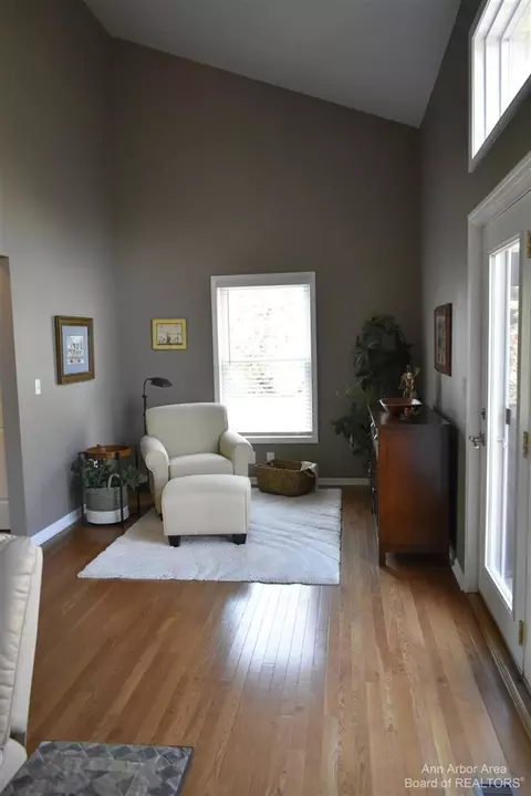 715 Prince Edward, Howell, MI 48843 photo 8
