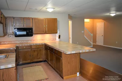 715 Prince Edward, Howell, MI 48843 photo 32
