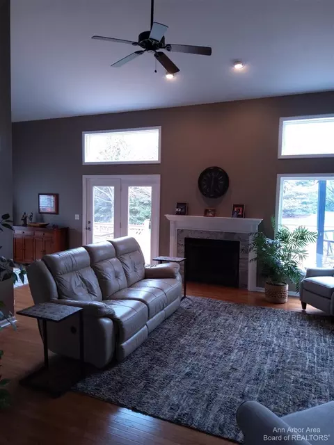 715 Prince Edward, Howell, MI 48843 photo 7