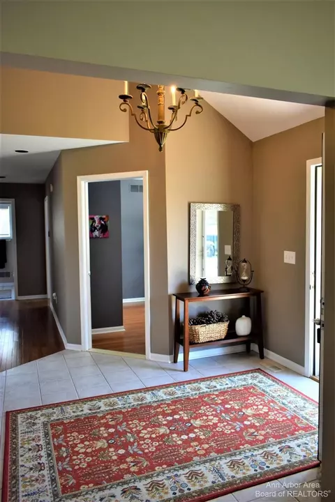 715 Prince Edward, Howell, MI 48843 photo 5