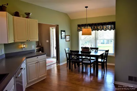 715 Prince Edward, Howell, MI 48843 photo 12