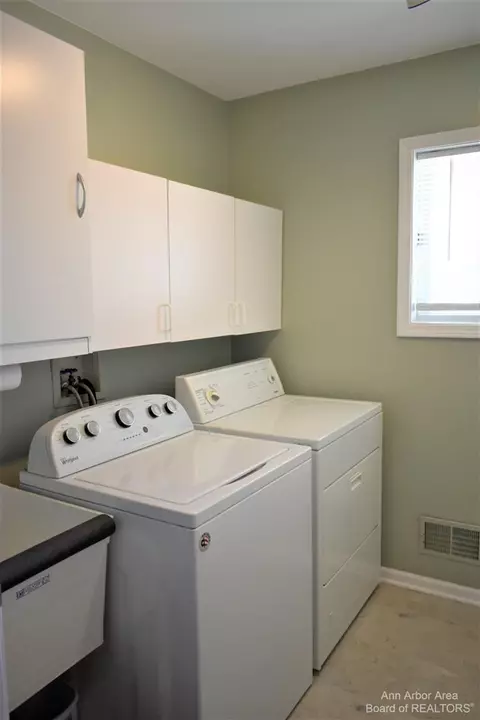 715 Prince Edward, Howell, MI 48843 photo 26