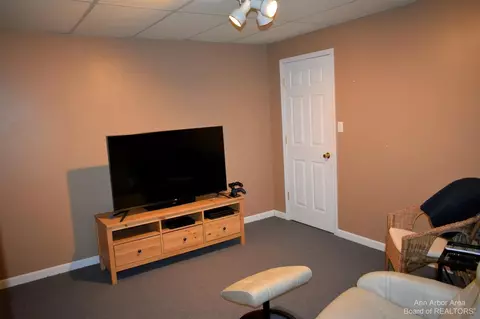715 Prince Edward, Howell, MI 48843 photo 31
