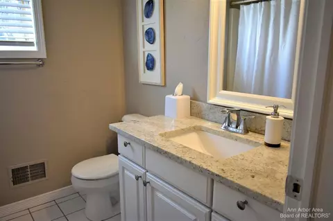 715 Prince Edward, Howell, MI 48843 photo 25