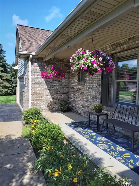 715 Prince Edward, Howell, MI 48843 photo 3