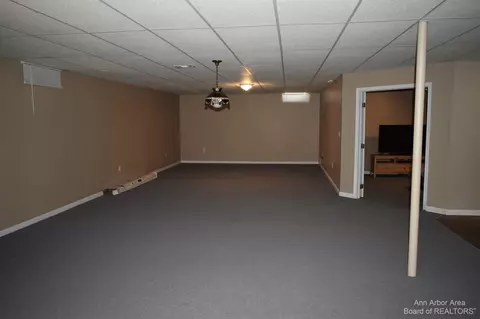 715 Prince Edward, Howell, MI 48843 photo 33