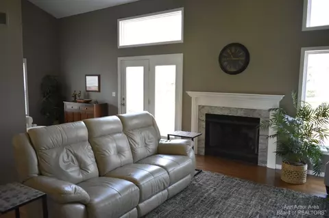 715 Prince Edward, Howell, MI 48843 photo 6