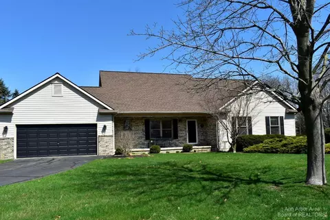 715 Prince Edward, Howell, MI 48843 photo 1