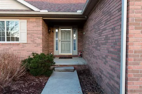 15572 Orchard Mdws, Monroe, MI 48161 photo 2