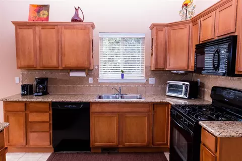 15572 Orchard Mdws, Monroe, MI 48161 photo 9