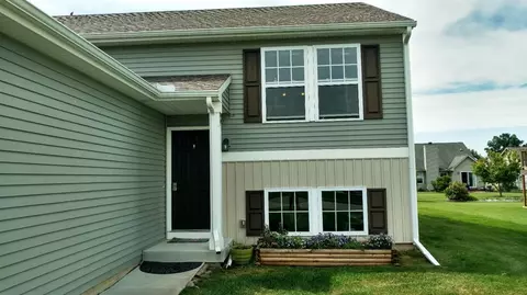 312 Cimarron, Howell, MI 48855 photo 2