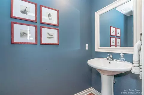 752 W Castlebury, Saline, MI 48176 photo 29