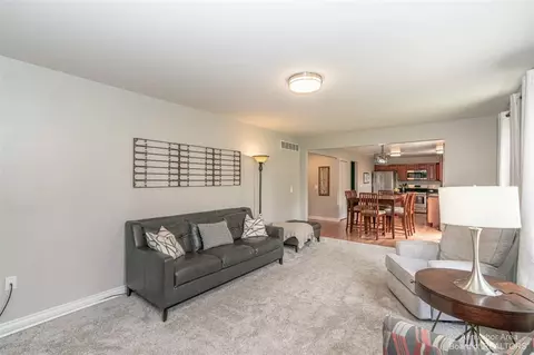 752 W Castlebury, Saline, MI 48176 photo 25
