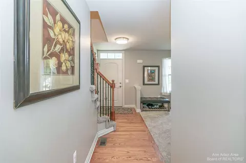 752 W Castlebury, Saline, MI 48176 photo 6