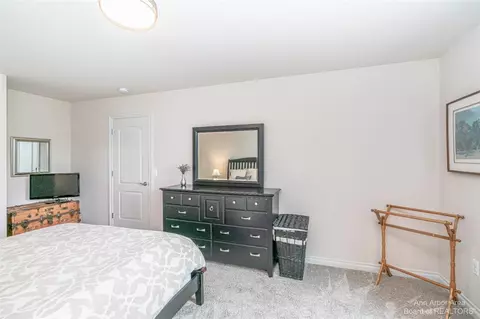 752 W Castlebury, Saline, MI 48176 photo 53