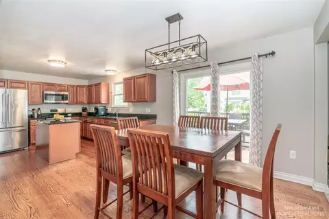 752 W Castlebury, Saline, MI 48176 photo 22