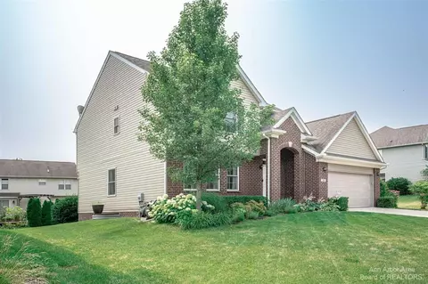 752 W Castlebury, Saline, MI 48176 photo 71