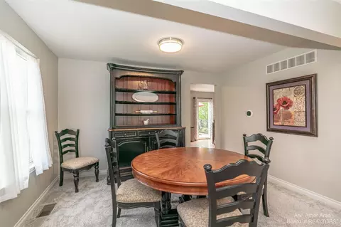 752 W Castlebury, Saline, MI 48176 photo 12