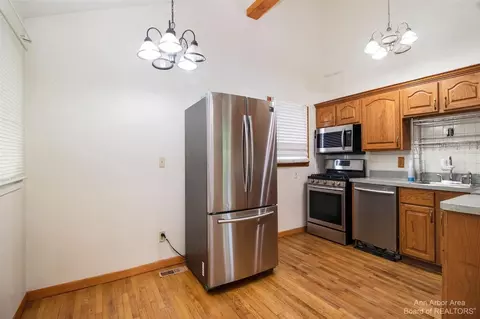 4538 Cleveland, Wayne, MI 48184 photo 5